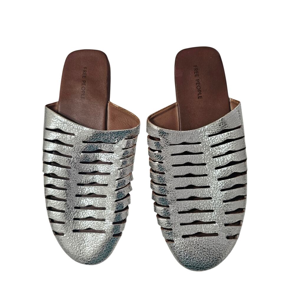 FREE PEOPLE Slice of Sun Flats in Silver Size 6.5